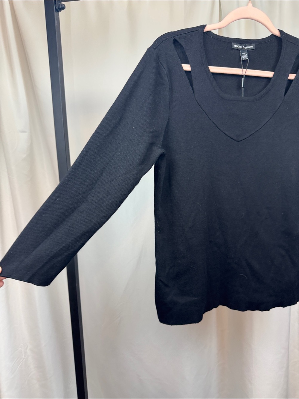 Cable & Gauge NWT Women’s Large Black Cutout V-Neck Long Sleeve Knit Top - Picture 8 of 12